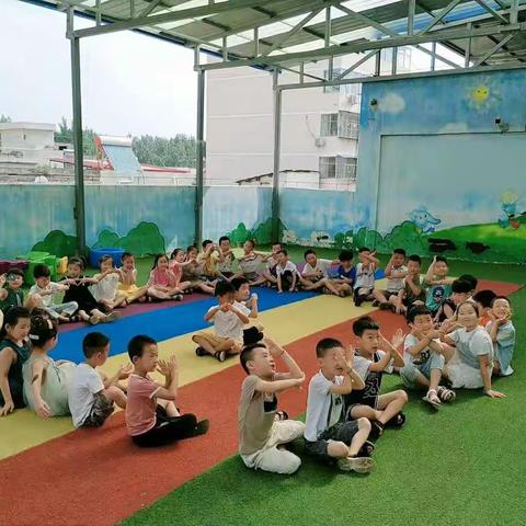 幼儿园毕业喽，我很快就是一名小学生啦。