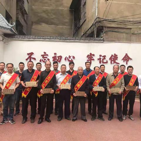 铅山县交通运输局举行退役军人家庭悬挂光荣牌仪式