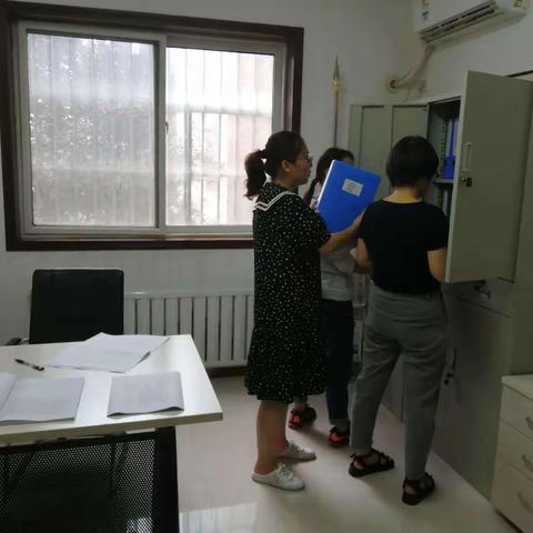 大明宫街道党建科同志来我社区检查党建工作开展情况