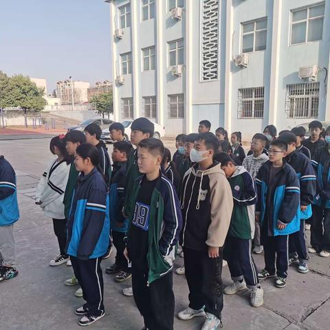鹤壁市山城区实验中学对全校学生进行视力检测