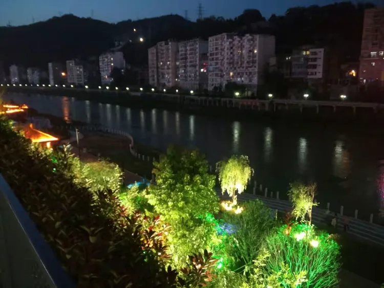 旬阳滨河公园,夜景令人留恋惹人迷