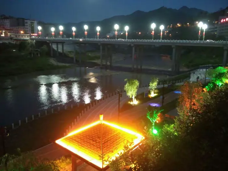 旬阳滨河公园,夜景令人留恋惹人迷