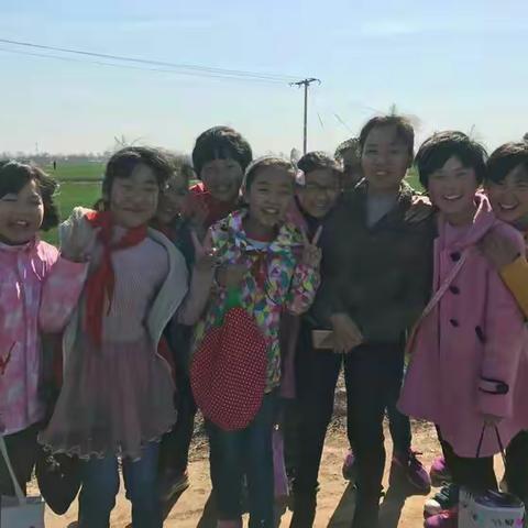 小辛庄小学“小手拉大手 共建美好家园” 带上自制环保袋，我们一起去春游