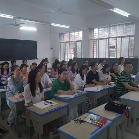 汉川市火猴山小学举办“班班通”设备运用培训会