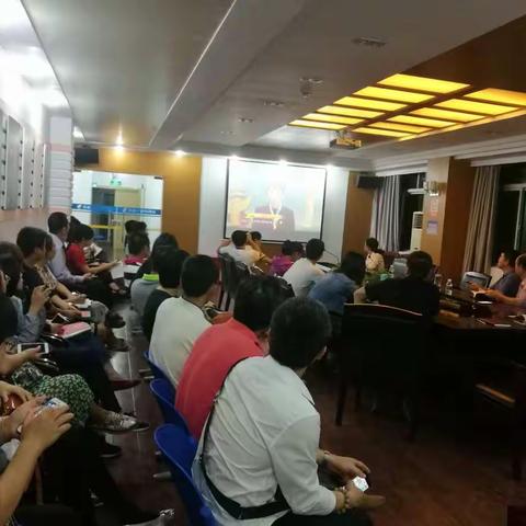 三亚广播电视台党总支部组织收看“两学一做”电视夜校（第六期）
