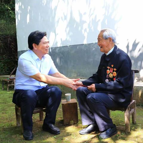 袁良善“八一”前夕走访慰问退役军人