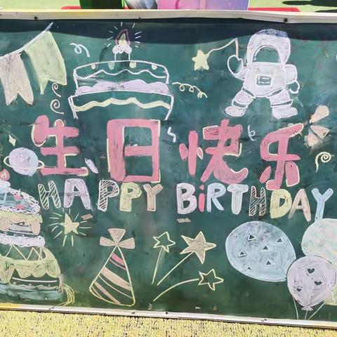 小朋友在幼儿园过生日