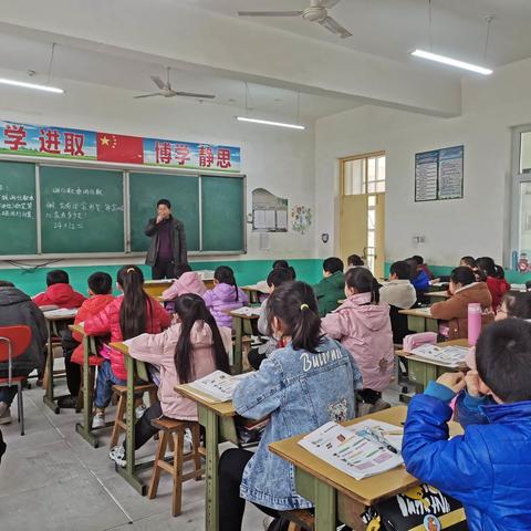 马落堡小学校内公开课进行中