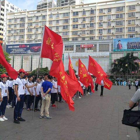 徐闻二中学生参加共建平安徐闻活动启动仪式