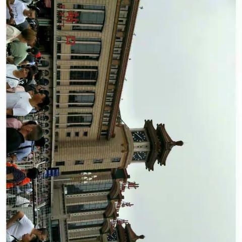 前往张家界的大美之路。