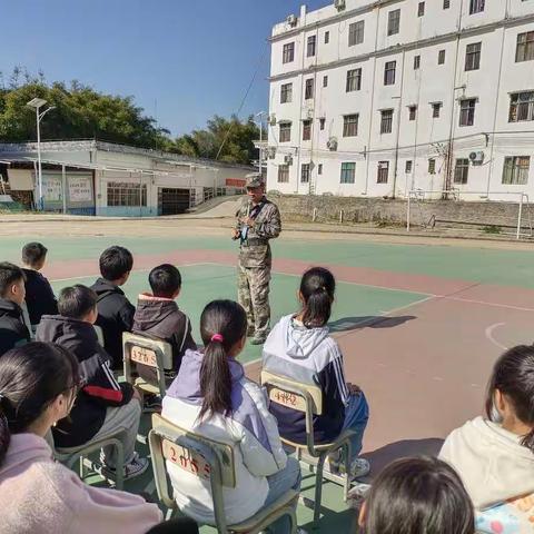 守法则知礼让·安全文明出行--梧州市教育局安全知识技能进校园活动（苍梧县梨埠镇初级中学）