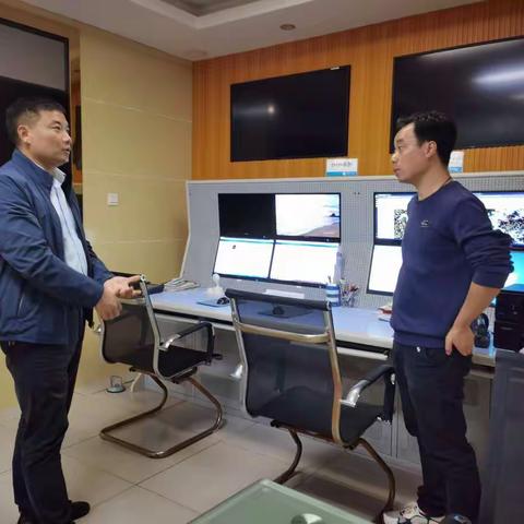 县政府副县长郑晓政到气象局督查指导防汛工作