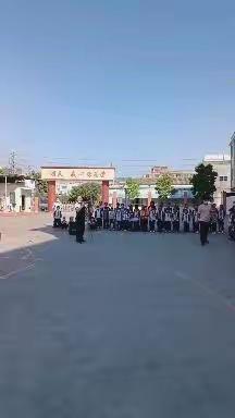 我校今天开展消防灭火演练活动