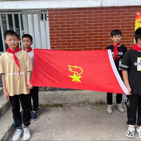 有一种光荣叫“加入少先队”白杨小学六一入队仪式