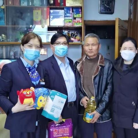 黄浦支行营业部开展港湾敬老爱心活动