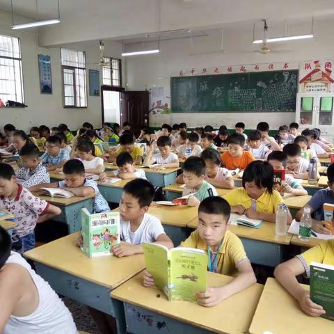 泉蒙班级图书角铁牛小学六年级一班读书会6.8