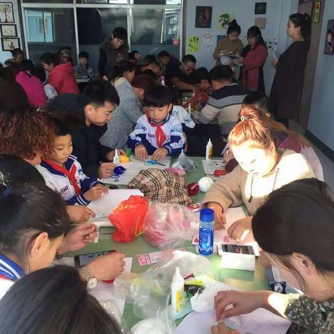 二年级亲子实践活动——多彩的毛线画