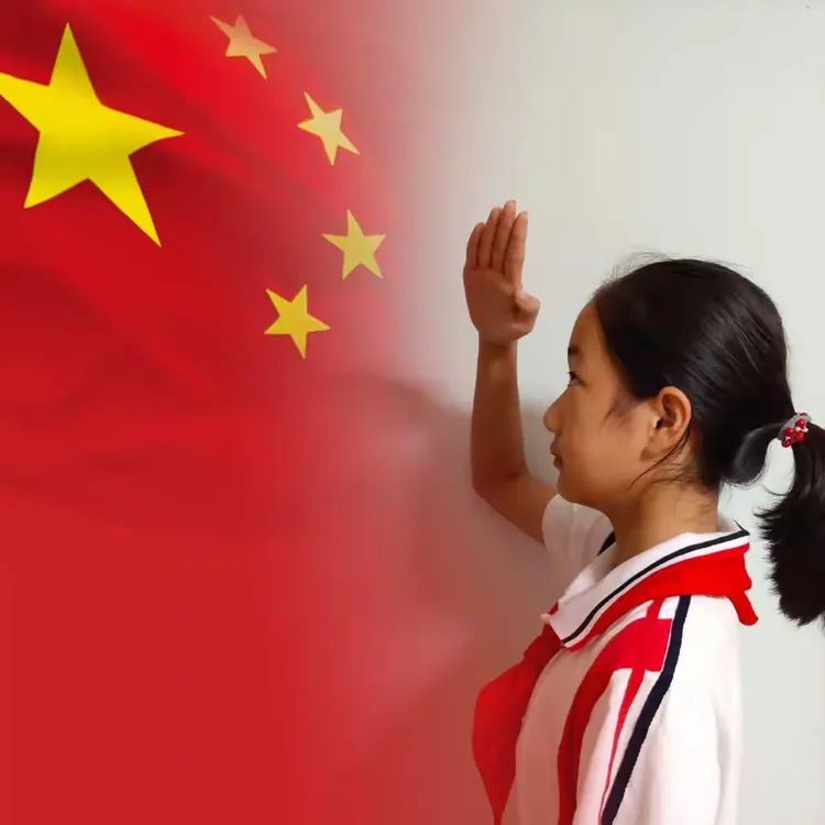 向祖国妈妈敬礼！