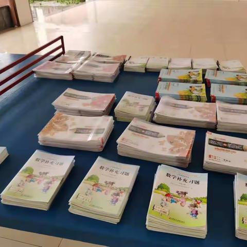 相互交流促提升   百花齐放促学教---曹集中心学校开展作业展评活动