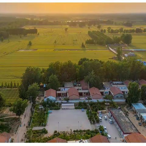 帮扶村改善村居环境在行动