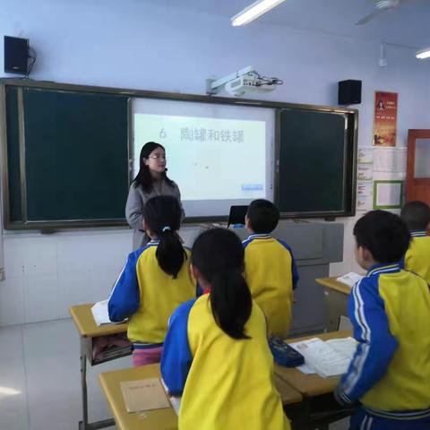 学会感悟生活——记开发区实验学校郑梦君老师《陶罐和铁罐》青年教师公开听课活动