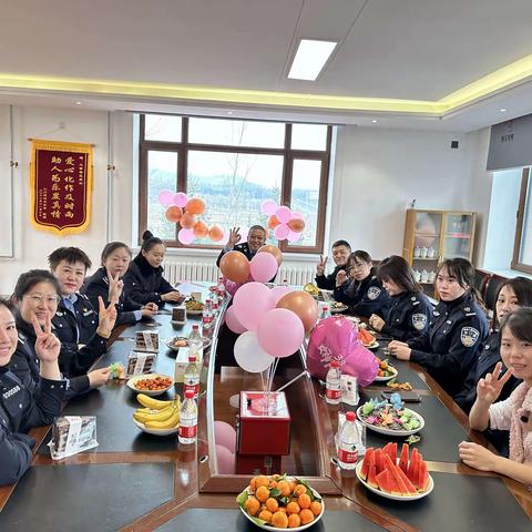 建功新时代  巾帼谱华章——乌吉密收费站召开庆“三·八”妇女节座谈会