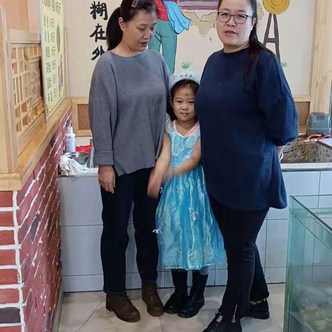 202211.12日在长治路铁锅炖大鹅聚餐欢迎林林回来走不了啦。