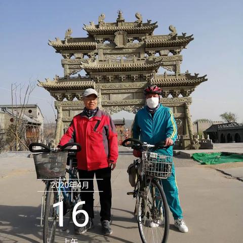 哥俩游青龙镇。