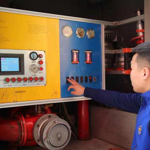 武安沙洺消防救援站落实“12.31”会议精神进行节前车辆器材检查活动