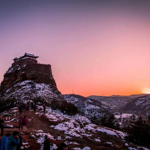 永宁古寨——绝壁顶上的古寨