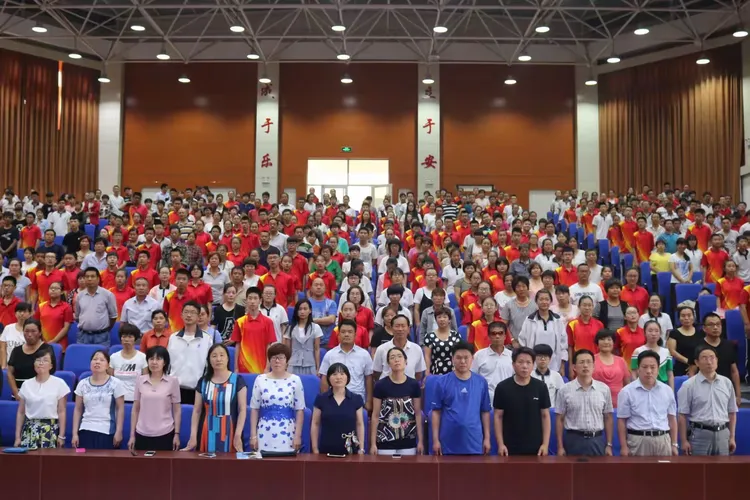 乐安中学隆重举行毕业典礼