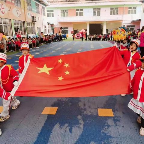 阳春三月，桃花朵朵开