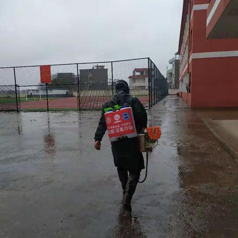 接渡中学携手蓝天救援队全面消毒迎开学