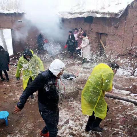 风雪里定婚的·彝族人