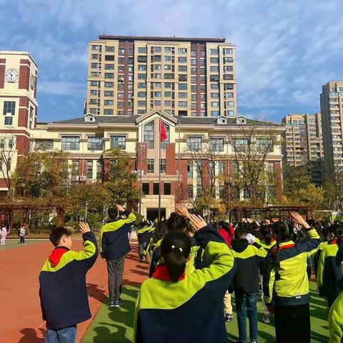 【青年商务城·德育教育】学习二十大 奋进新征程——少先队辅导员在国旗下作党的二十大精神宣讲