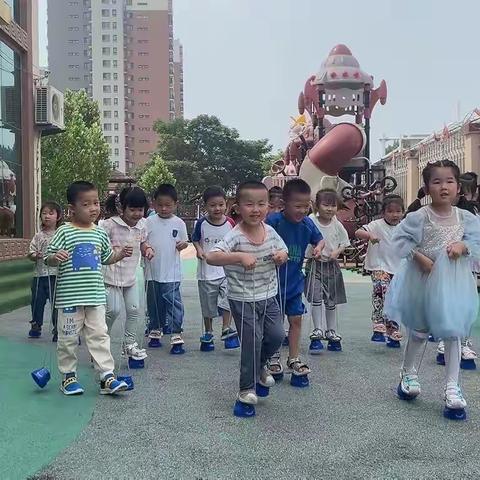 拥抱夏天——幼儿园丰富多彩的每一天