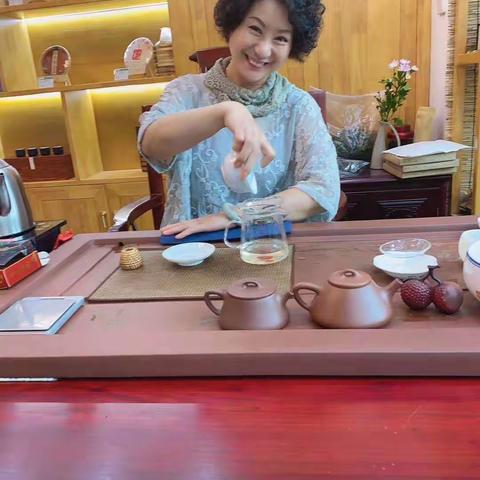 都是靓丽的优雅的女人！