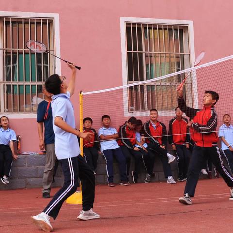 呼和浩特市第二十五中学举行    “快乐减压 轻松应考”趣味羽毛球比赛