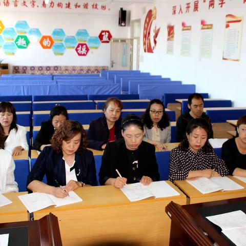 引领教学 静待花开——阿龙山小学开展研究性学习示范课观摩活动