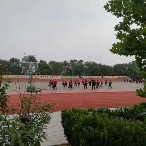 上党区南董学校召开寄宿制学校观摩活动精神传达会议