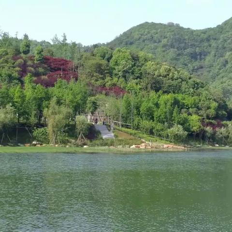 周末游尖山湖公园
