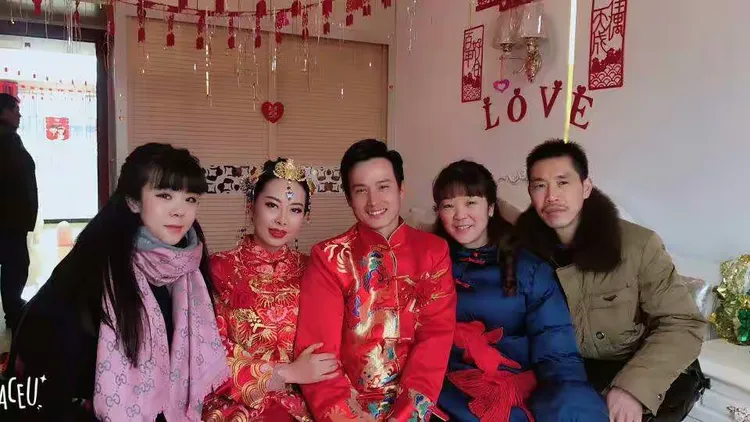 舅舅,舅妈和姐姐