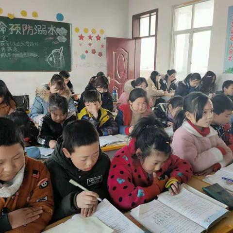 12月16日唐河县教研室专家对双河学校小学部进行教学督导检查