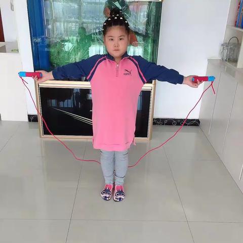 “我运动、我健康、我快乐”——宏润小学一年级六班     常乔恩