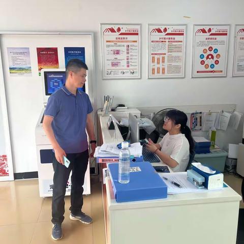 鸿渐村“转作风、提效能、勇争先、迎七一”攻坚活动之环境卫生整治工作