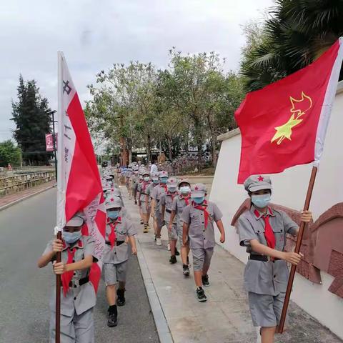 “缅怀革命先烈 弘扬烈士精神”海南陵水文罗苏维埃红军小学新坡分校清明节赴黄振士烈士陵园开展祭扫活动