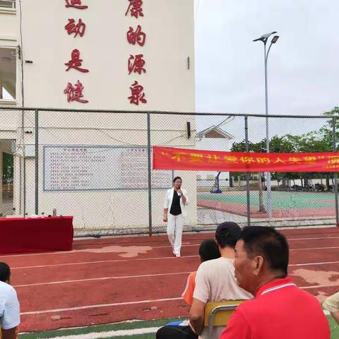 【雅安小学】“不要让爱你的人失望”感恩教育演讲走进崖州区雅安小学