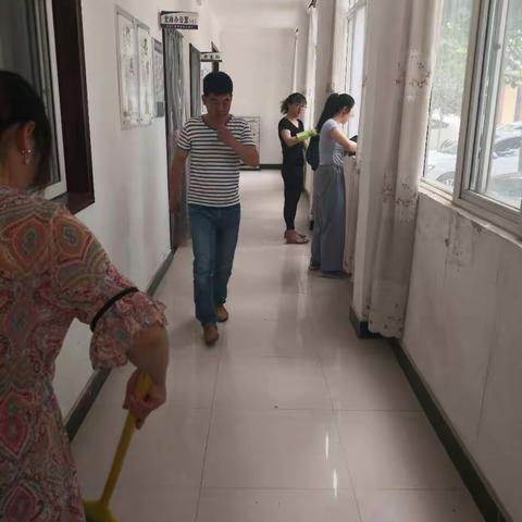 新市街办继续开展环境卫生大擦洗、大清扫、大整治活动