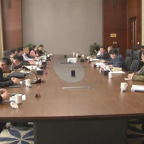 省财政预算与公共会计研究会会长，原省财政厅巡视员牛金禄到我区调研指导预算绩效管理工作