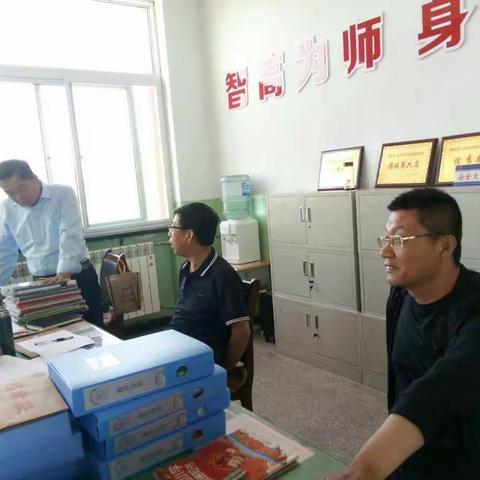 辛勤耕耘结硕果，砥砺前行谱新篇――县教研室莅临高花学区教学工作检查